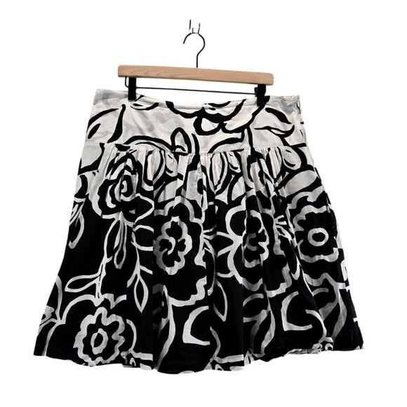 Karen Kane Dresses & Skirts - Karen Kane Black/White Skirt Abstract Floral Full Knee Sz 14 Hip Bank Flouncy